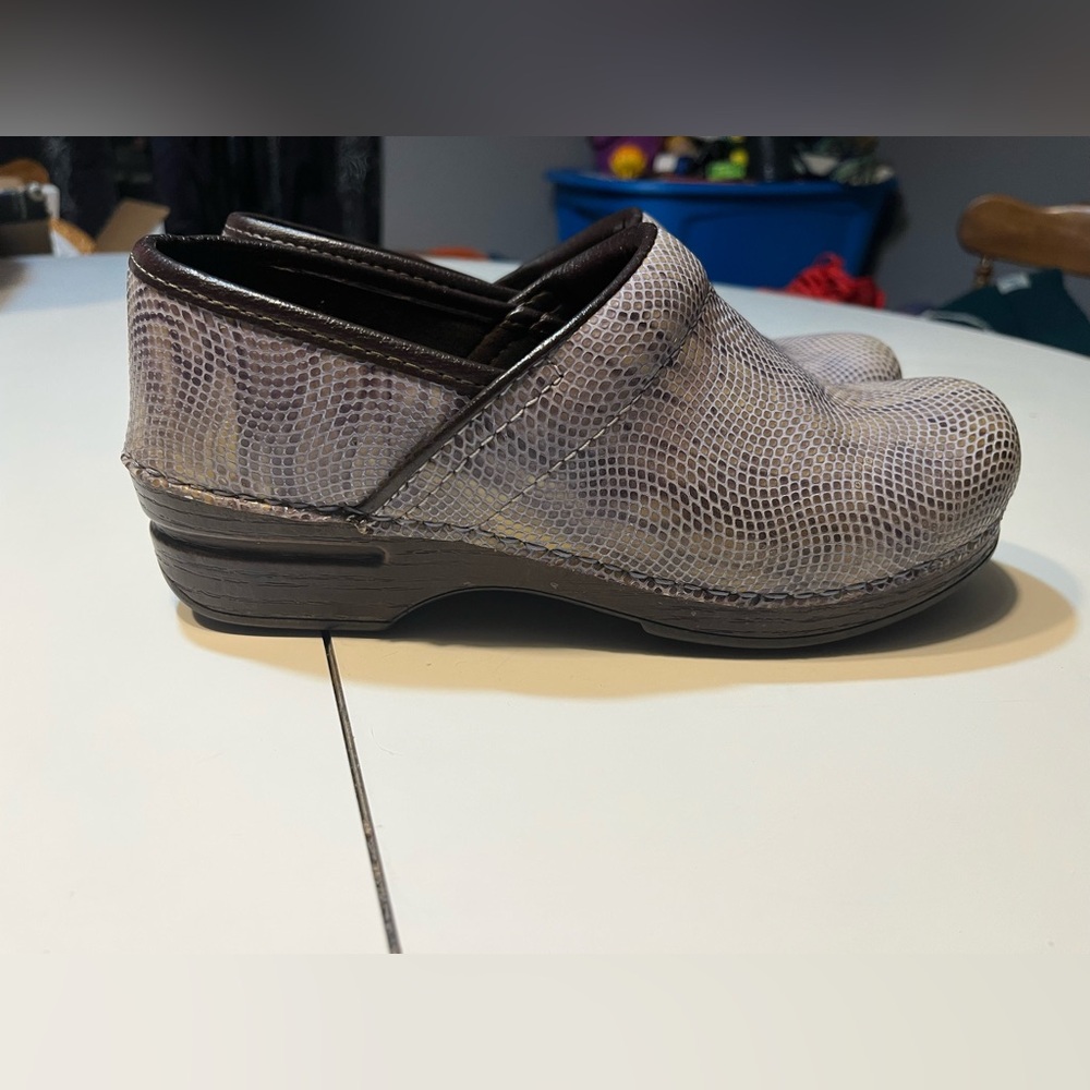 Dansko XP women’s 7.5 healthcare nursing shoes slip resistant